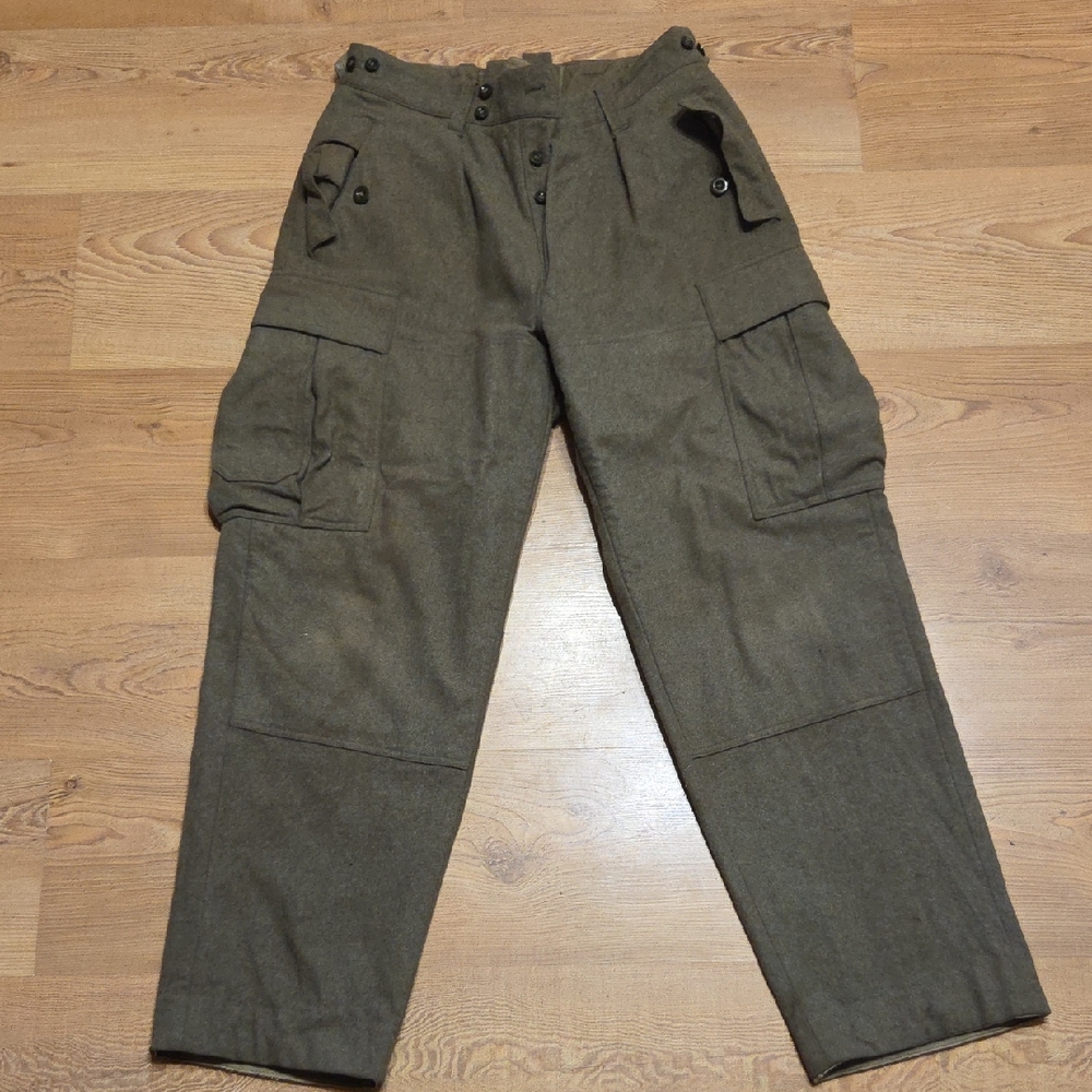 Men's Olive Cargo Pants Wool Pants . Vintage